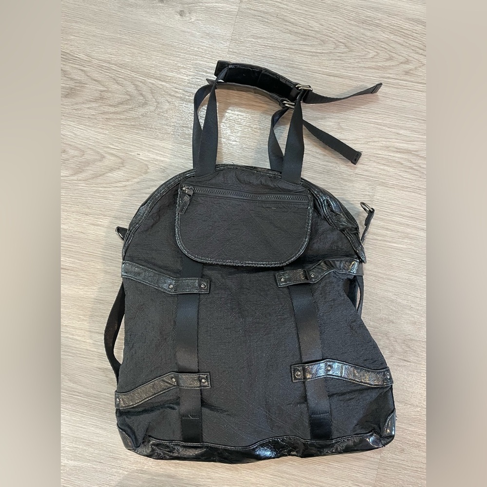 LULULEMON Black Circuit Gym Yoga Bag with Straps for Yoga Mat.